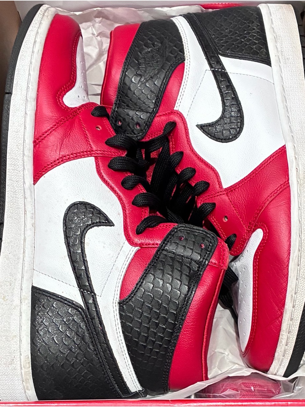 Jordan 1 Retro High OG Satin Snake Chicago W Size 12W/10.5M GREAT 100% AUTHENTIC - Picture 9 of 9